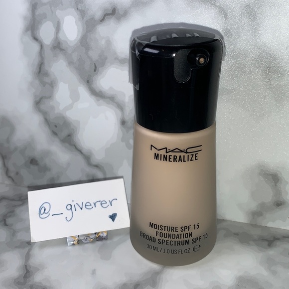 NC15 MINERALIZE MOISTURE FOUNDATION MAC Cosmetics - Picture 2 of 11